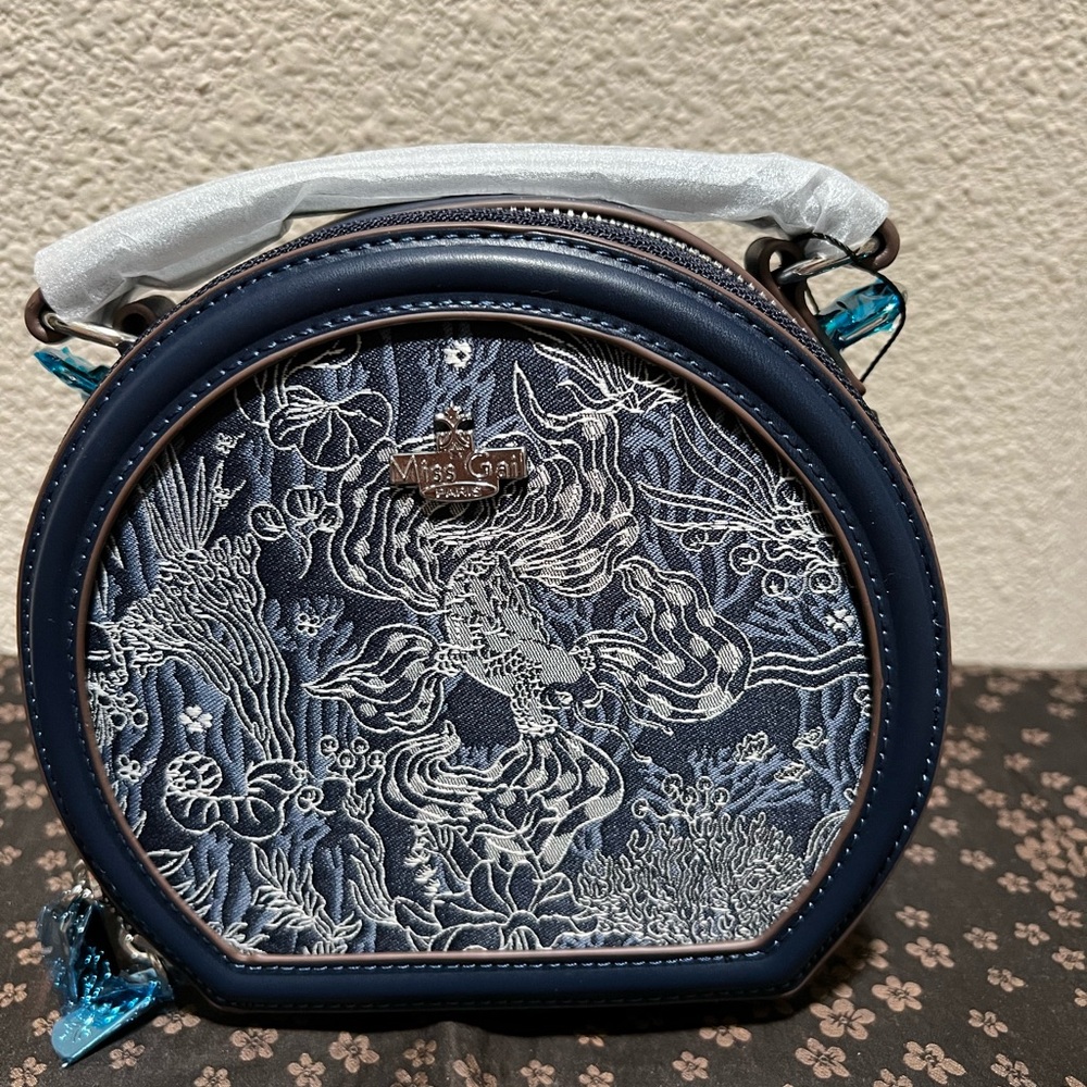 Blue China style shell bag with handle and shoulder strap, leather texture